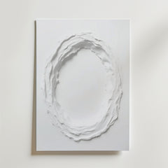 Abstract White Movement No.3 Poster by Bozetto har en upphöjd, texturerad cirkelformad ring på en kvadratisk vit canvas, tillverkad på FSC-certifierat premiumpapper för en högkvalitativ finish mot en ljus bakgrund.