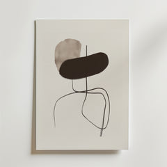 Geometric Silhouette Poster från Bozetto har svarta böjda linjer med två oregelbundna former, en mörkbrun och en ljusbeige, på matt papper. Denna minimalistiska design är tryckt på FSC-certifierat premiumpapper och ger en enkel och modern look.