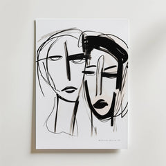 Two Souls in Silence Poster från Bozetto är en minimalistisk svartvit abstrakt linjeteckning av två ansikten, perfekt för att addera nordisk stil till en vit vägg.
