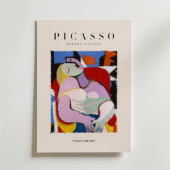 Bozetto Picasso Cubist Siesta Poster visar en livfull abstrakt målning av en liggande kvinna, inspirerad av Picassos kubistiska stil. På postern står det "PICASSO MODERN GALLERY" med "Artwork Collection" under bilden.