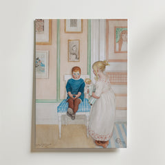 Bozetto Carl Larsson Gunlög Säj, ä du rädd för mej 1918 Poster föreställer en ledsen rödhårig pojke på en blårutig vit stol, med en blond flicka i vit klänning som håller i en docka, framför lekfull väggkonst och klassisk Larsson-konst.