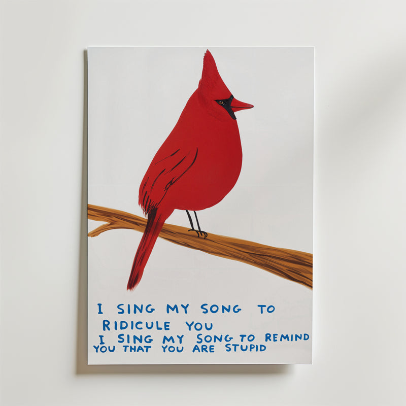Bozetto Red Cardinal Song Poster föreställer en satirisk röd kardinal på en gren med blå handskriven text: "Jag sjunger min sång för att förlöjliga dig. Jag sjunger min sång för att påminna dig om att du är dum.