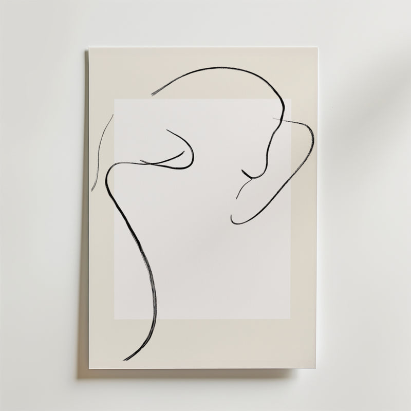 Minimal Nude Line Art Poster by Bozetto visar en liggande abstrakt figur i flytande svarta linjer på vitt och beige premiumpapper - perfekt för moderna interiörer och en ren, minimalistisk display.