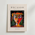 Bozetto Picasso Colorful Female Portrait Poster visar abstrakt, Picasso-inspirerad konst med geometriska former och djärva linjer på en vit bakgrund. Texten lyder PICASSO MODERN GALLERY Artwork Collection.