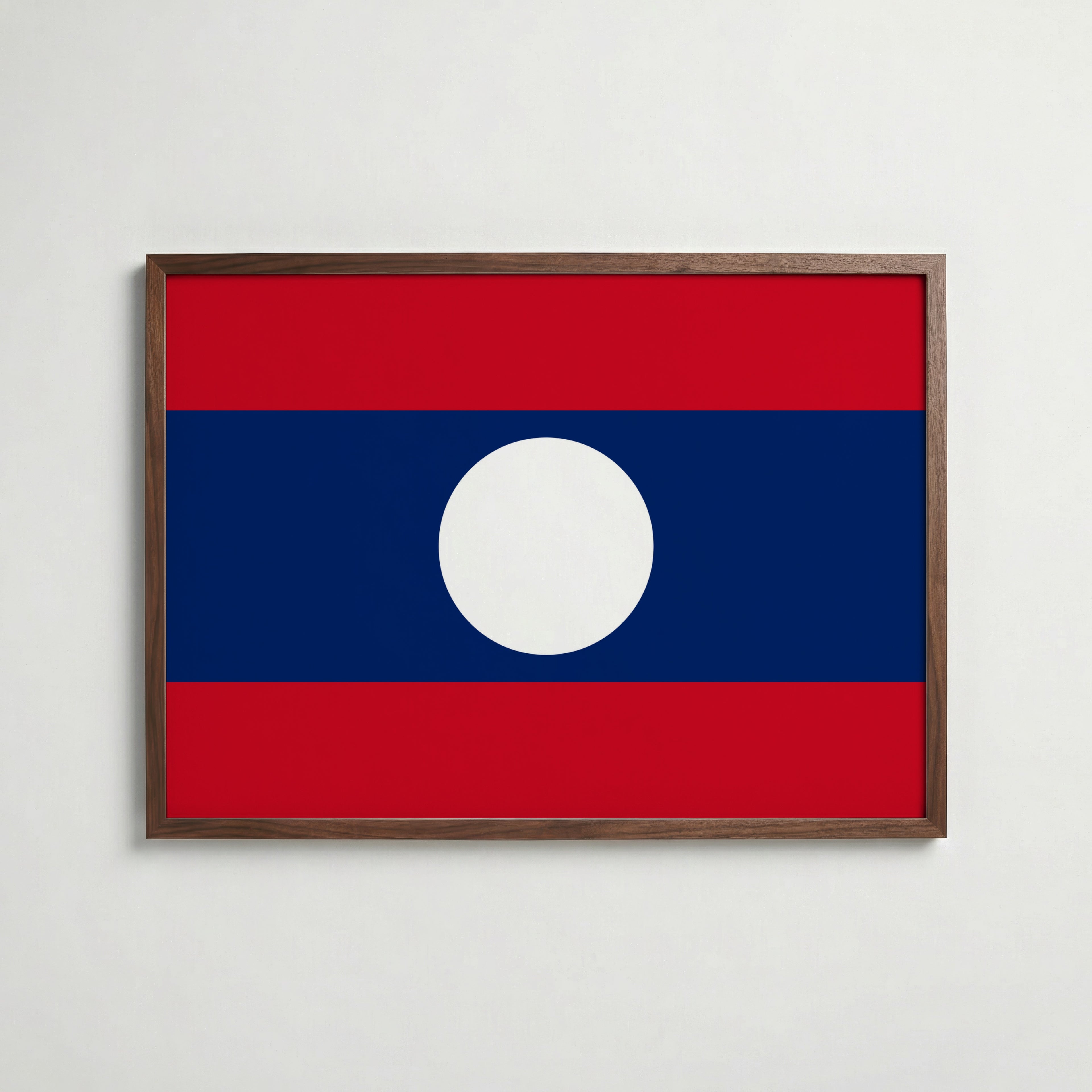 Laos National Flag Poster i valnötsram – varm konstaffisch för hemmet från Bozetto