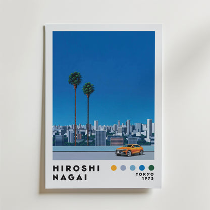 Bozetto Hiroshi Nagai Urban Cruise Poster föreställer två höga palmer, en orange bil och Tokyos skyline under en blå himmel, med texten "Hiroshi Nagai, Tokyo 1973" och färgprover nedanför, vilket framkallar en retrodoftande framtidstro-vibe.