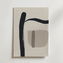 Bozetto's Minimal Abstract Poster har djärva svarta böjda och vertikala linjer med taupe och beige former på en ljus bakgrund, tryckt på FSC-certifierat premiumpapper med en lyxigt matt finish för en modern, geometrisk look.