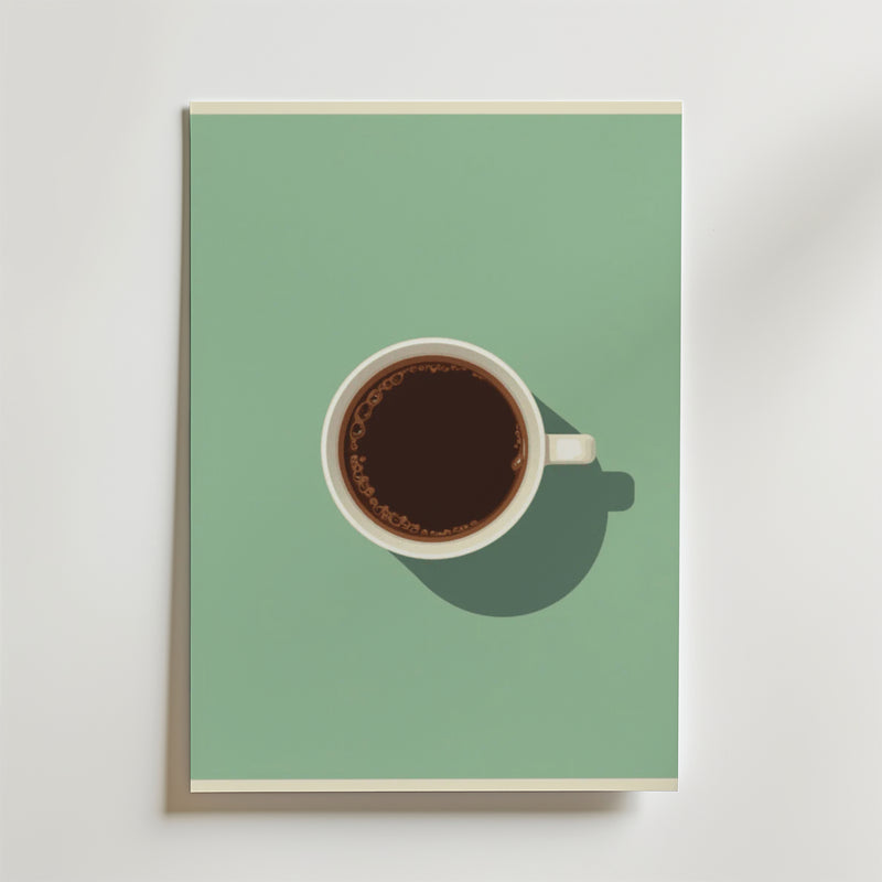 En vit kaffekopp med svart kaffe sitter centrerad på en grön yta med en lyxig matt textur och kastar en höger skugga. Denna enkla, minimalistiska Bozetto Simple Espresso Poster är sedd uppifrån.