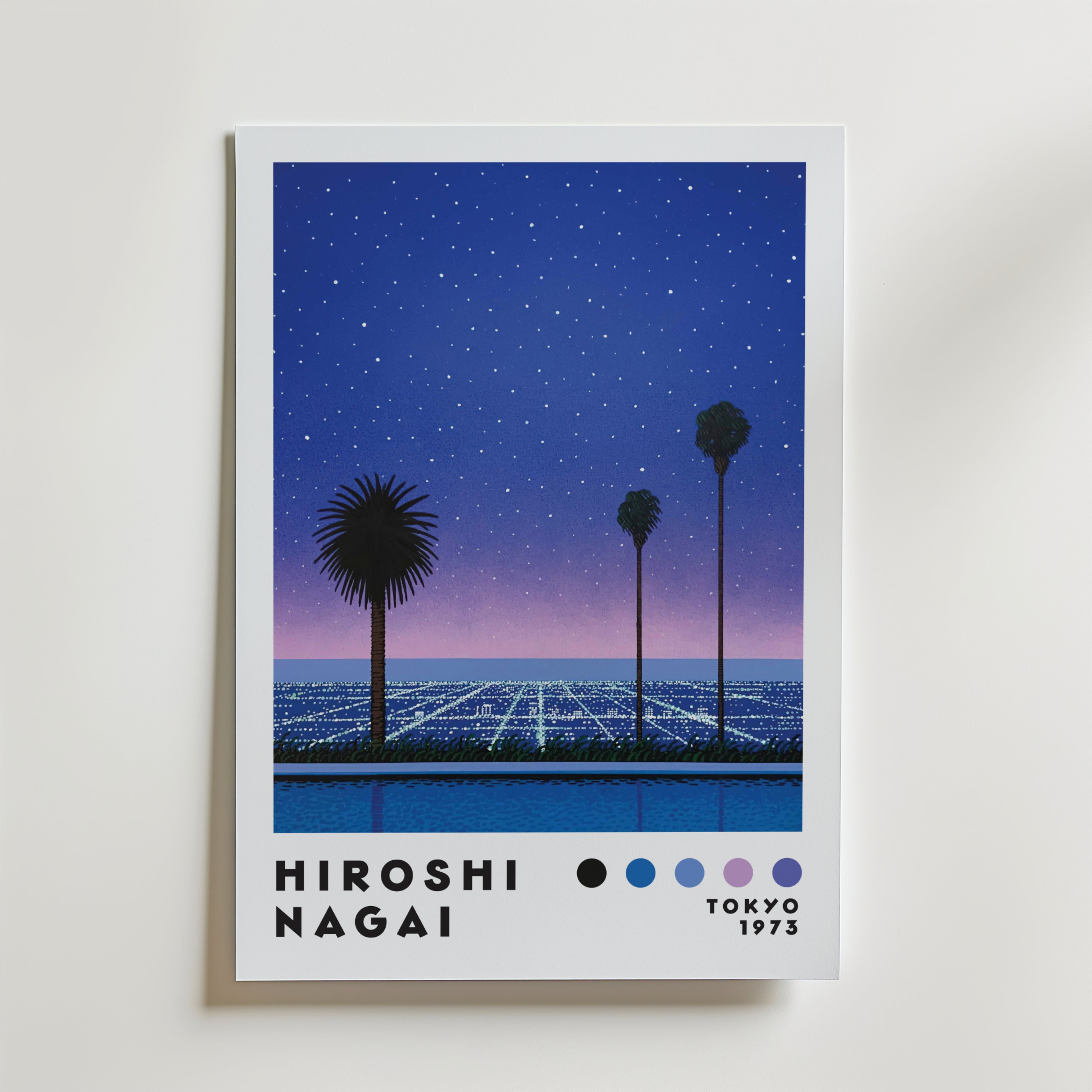 Hiroshi Nagai City Lights Poster från Bozetto visar palmer som avtecknar sig mot en stjärnklar natthimmel och en rutnätsliknande stadsbild i retrostil, med "Hiroshi Nagai" och "Tokyo 1973" längst ner.