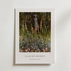 Bozetto Claude Monet The Garden Gate Poster föreställer en grönskande trädgårdsscen med en kvinna och ett paraply, tryckt på premiumpapper, med Monets namn och konstverkets titel elegant placerade nedanför.