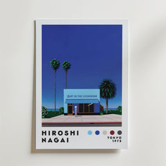 Bozetto Hiroshi Nagai Barber Shop Poster har minimalistisk vintagekonst av en barberarbyggnad med palmer och en blå himmel, "Hiroshi Nagai" och "Tokyo 1973" text nedan, plus färgprover för en retroarkitektonisk atmosfär.