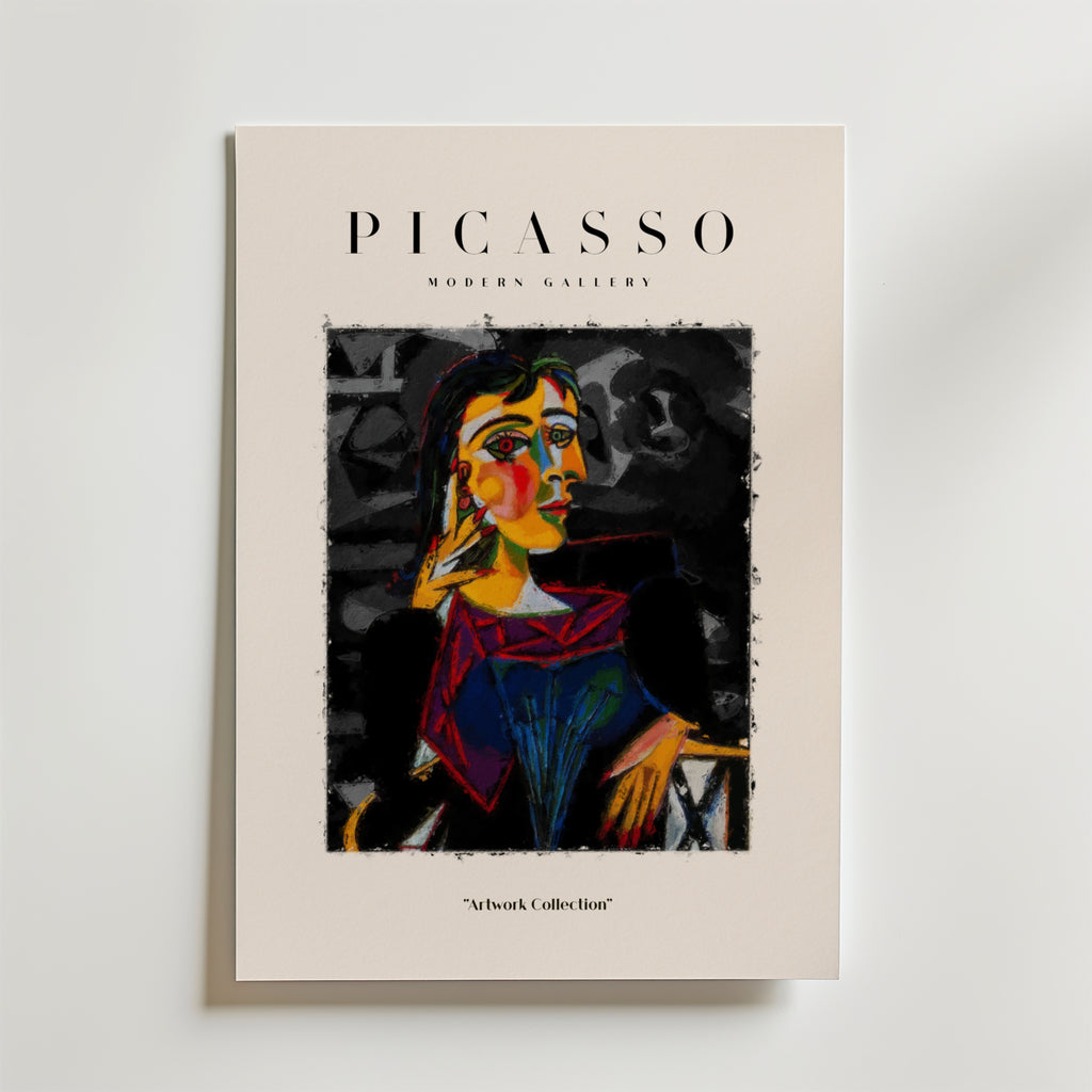 Bozetto Picasso Abstract Elegance Poster föreställer en Picasso-inspirerad kvinna med färgstarka geometriska former på en mörk, texturerad bakgrund. "PICASSO MODERN GALLERY" visas ovanför konstverket - perfekt för ett stilrent, modernt hem.