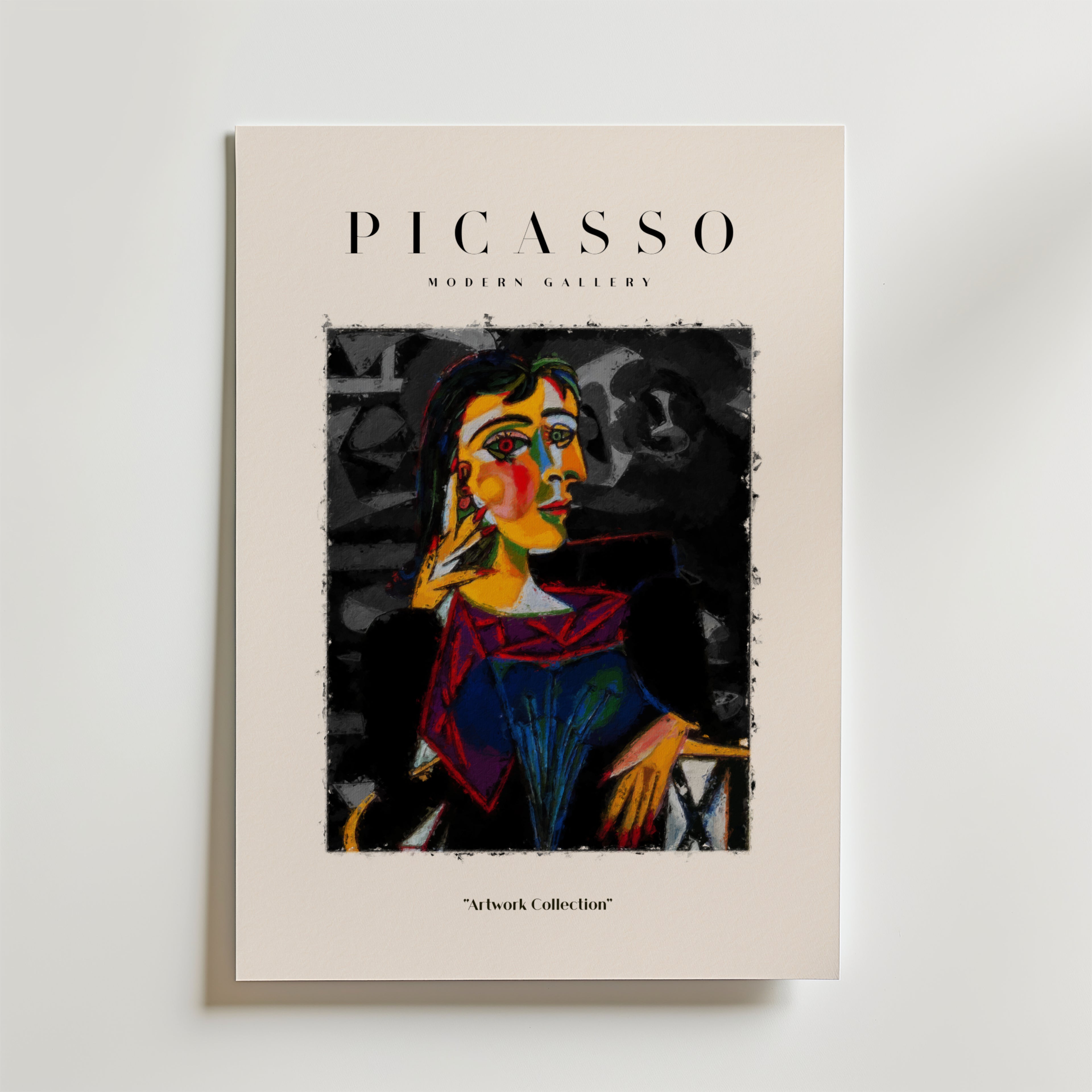 Bozetto Picasso Abstract Elegance Poster föreställer en Picasso-inspirerad kvinna med färgstarka geometriska former på en mörk, texturerad bakgrund. "PICASSO MODERN GALLERY" visas ovanför konstverket - perfekt för ett stilrent, modernt hem.