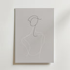 Bozetto Elegant Contour Poster har en minimalistisk linjeteckning av en mänsklig figur på grå canvas, med flytande svarta och vita linjer - ett abstrakt konstverk som är perfekt att visa på premiumpapper.
