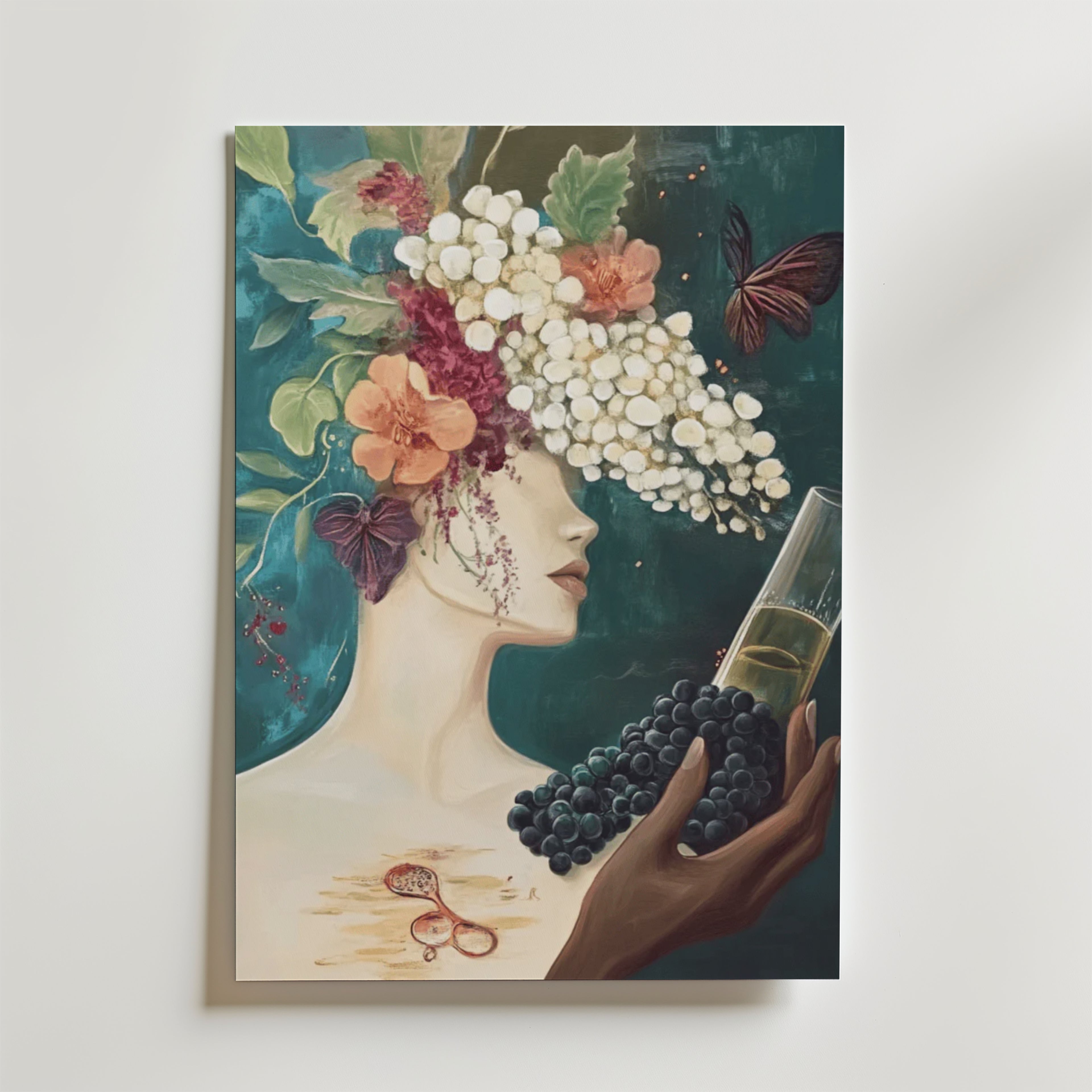 Floral Art With Butterflies And Grapes Poster" av Bozetto föreställer en kvinna med blommor och blad över ögonen, som håller i champagne och druvor, fjärilar i närheten och en violin på halsen, på en blågrön FSC-certifierad premiumpapper.