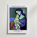 Bozetto Picasso The Quiet Bond Poster föreställer en blåtonad mor och barn målning med "Pablo Picasso" upptill och "mother and child 1921" nedtill.
