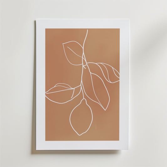 Minimalistisk fotokonst från Bozetto: Simple Pear Poster föreställer ett päron med vita linjer och blad på en brun bakgrund, printad på premiumpapper, inramad med en vit passepartout och uppsatt på en ljus vägg.