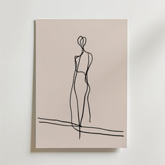 Minimalistisk linjekonst av en stående människa på beige, med svarta linjer och två horisontella nära botten-Still Standing Poster by Bozetto är ett snyggt konstverk tryckt på premiumpapper.