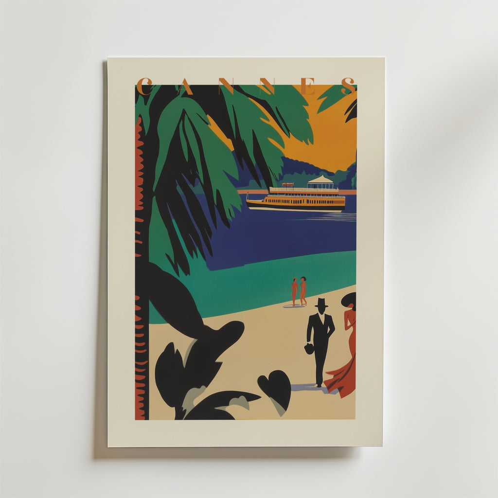 Bozetto Art Deco Cannes Poster visar "CANNES" ovanför en livlig strandscen. Affischen är tryckt på FSC-certifierat premiumpapper med en lyxigt matt yta och ger en lyxig och miljövänlig finish.