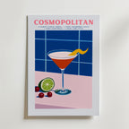 Bozetto Cosmopolitan Cocktail Poster föreställer ett martiniglas med en citrontwist, tranbär, limeskiva och recept på premiumpapper mot blå kakelplattor - ett stilfullt tillägg till din inredning.