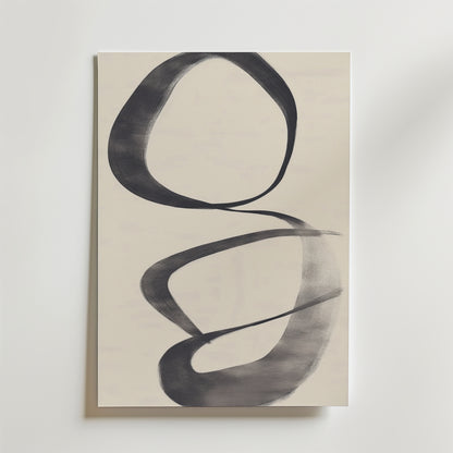 Fluid Curves Poster från Bozetto visar två svarta penseldragsslingor på vitt premiumpapper, sammankopplade i en flödande, minimalistisk stil - perfekt för att ge din inredning en elegant enkelhet.