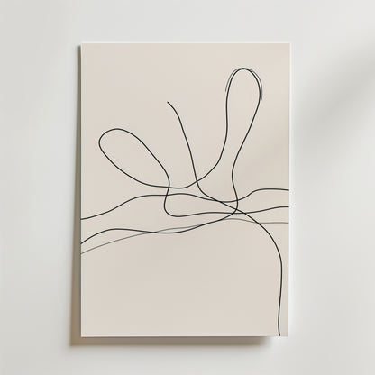 Bozetto Free Flowing Lines Poster har tunna, slingrande svarta linjer på en ljusbeige bakgrund för en abstrakt och minimalistisk look. Tryckt på FSC-certifierat premiumpapper med en lyxigt matt yta.