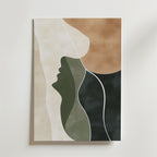 Poster Abstract Face Shape No.4 från Bozetto visar överlappande organiska former i beige, grönt, svart och brunt som är konturerade i vitt och liknar två stiliserade profiler. Tryckt på premiumpapper för levande kvalitet.