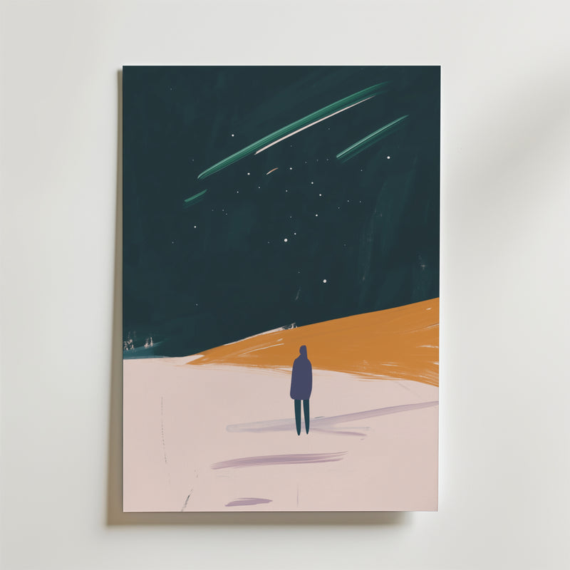 Bozetto Nightly Visions Poster föreställer en ensam figur på snöig mark som tittar på en stjärnhimmel med två stjärnfall över en orange horisont, vackert tryckt på premium matt papper.