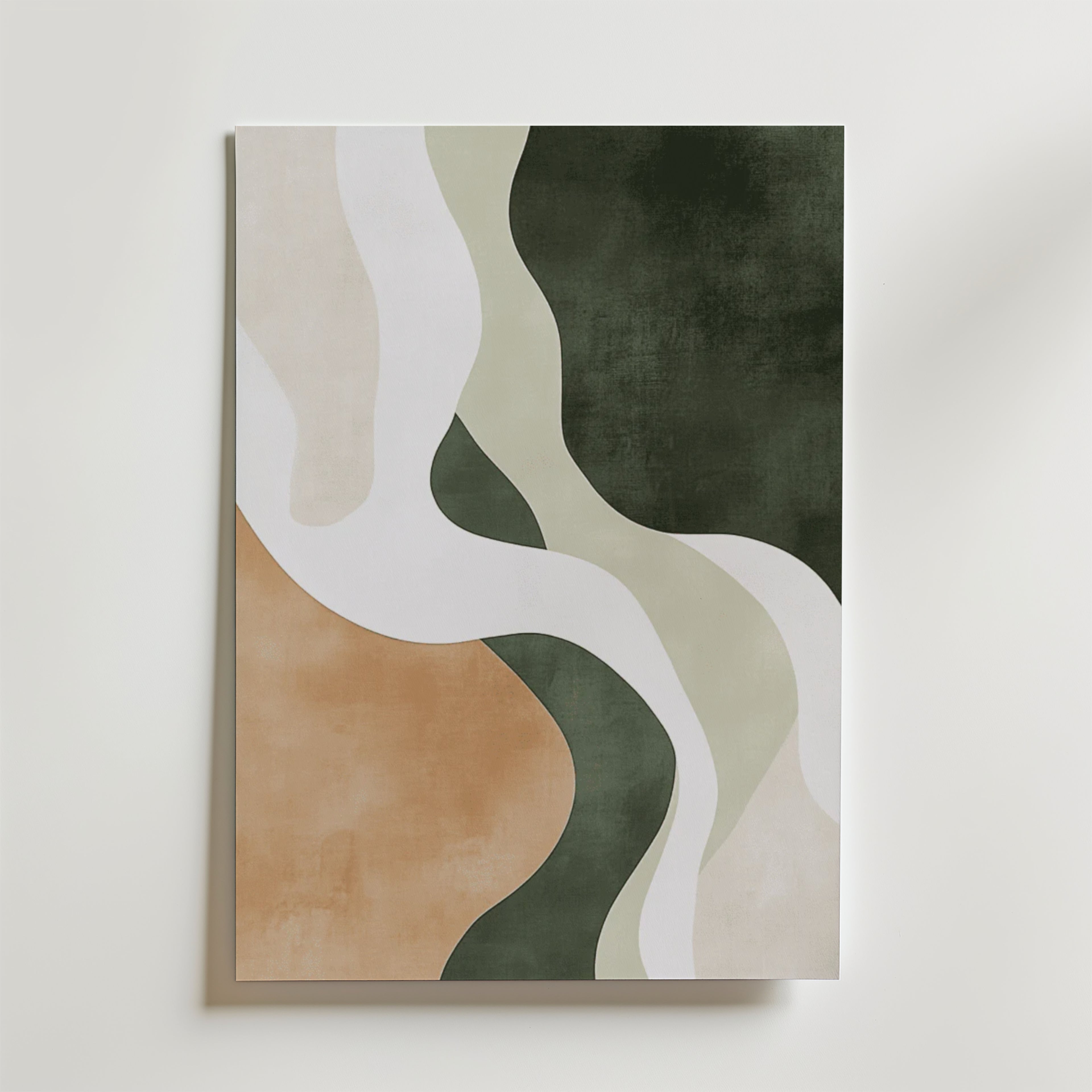 Postern Abstract Green Shapes No.2 från Bozetto har vågiga former i beige, vitt, oliv och mörkgrönt, tryckt på premiumpapper som ger en mjuk och modern touch till alla rum.