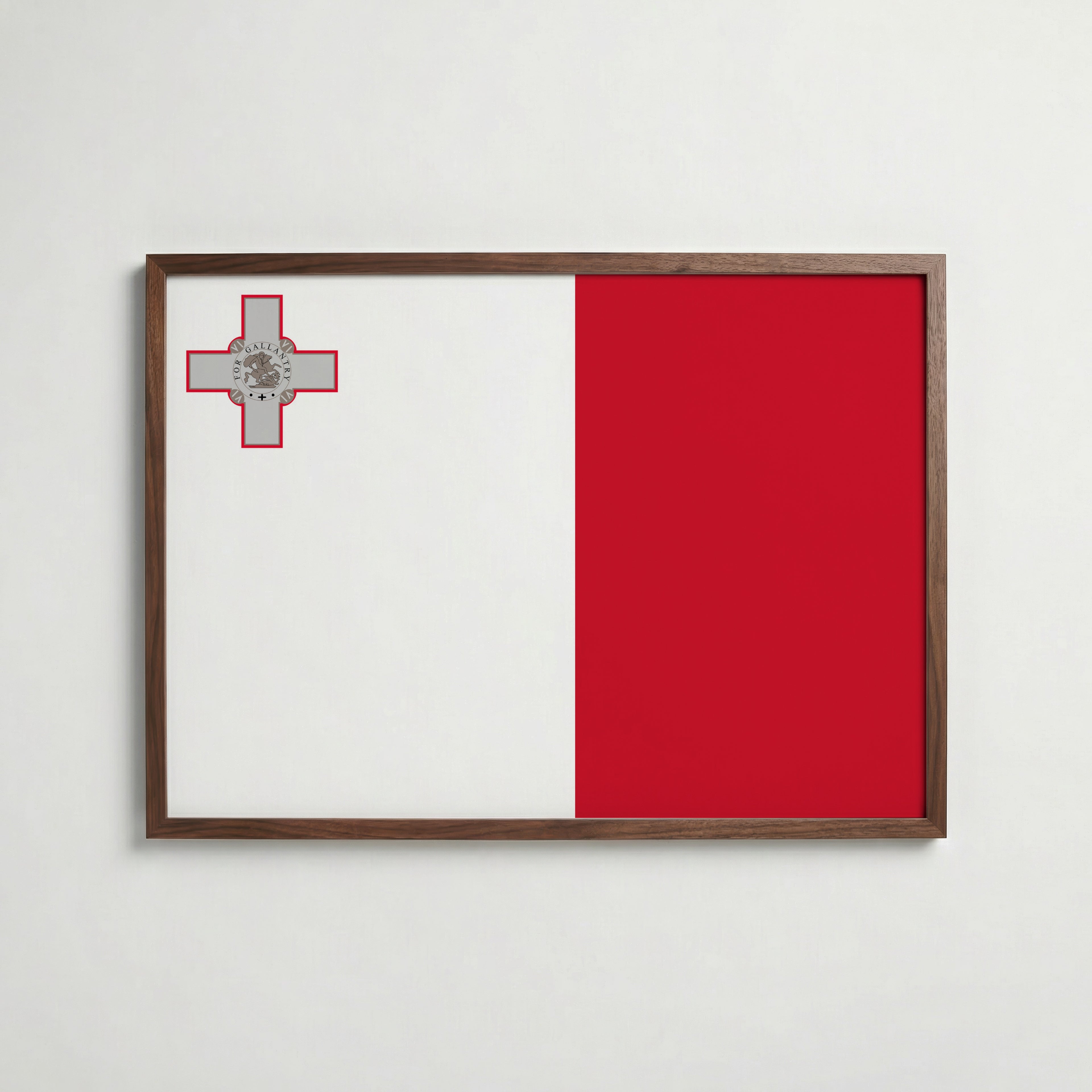 Malta National Flag Poster i valnötsram – varm konstaffisch för hemmet från Bozetto