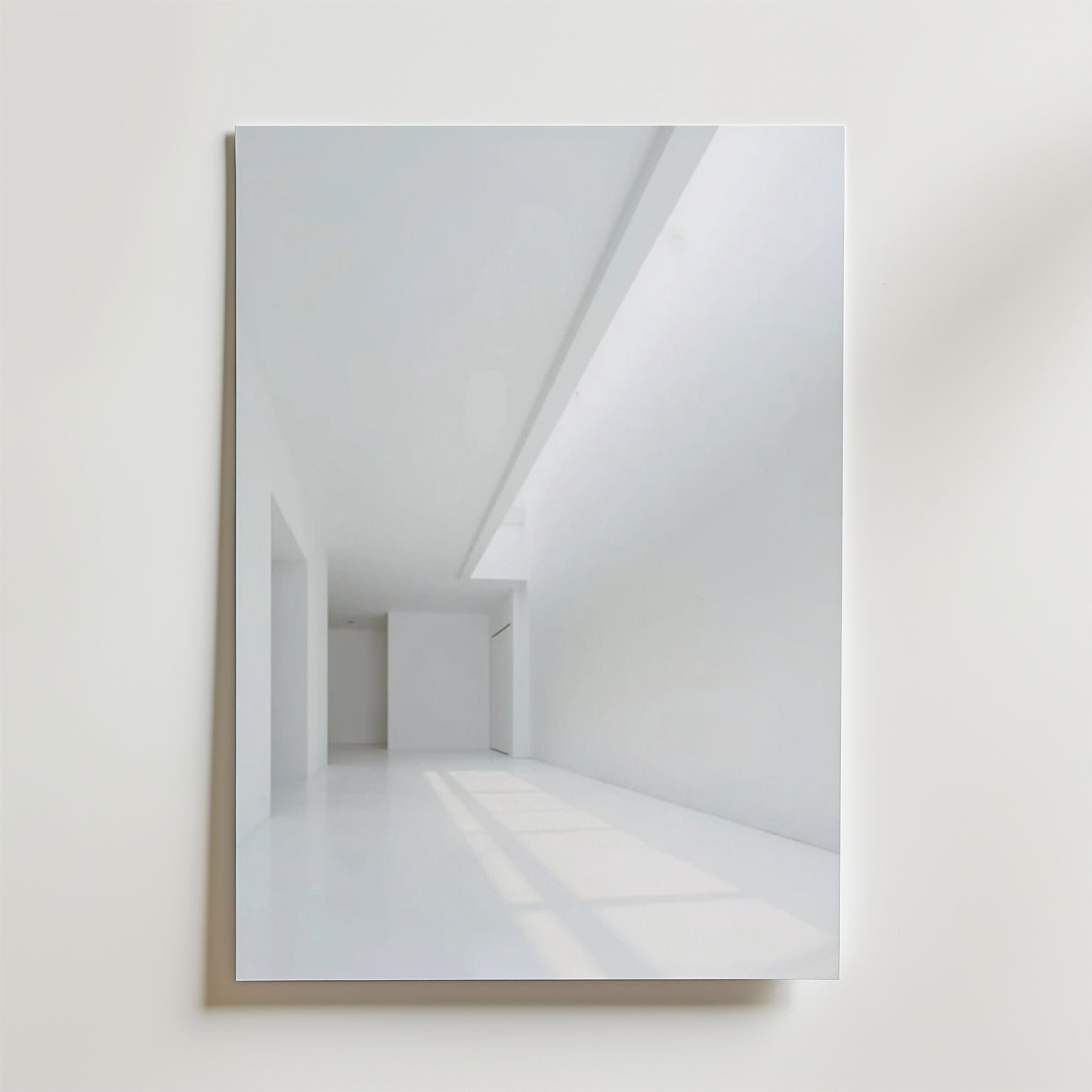 Ett foto av ett ljust vitt rum med högt i tak och soliga fönster, som visar upp Bozetto Threshold of Thought Poster på premiumpapper med en lyxig matt finish.