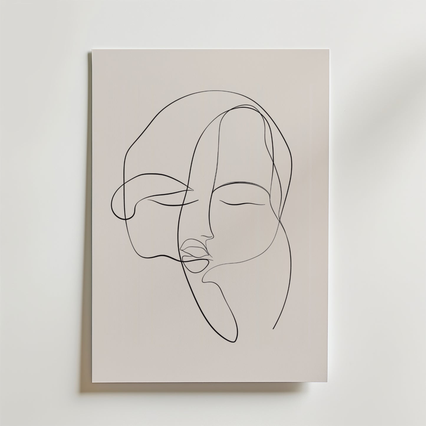 En minimalistisk linjeteckning av ett lugnt människoansikte, gjord med en enda svart linje på premiumpapper, definierar Bozetto United Souls Poster - ett elegant konstverk som kan visas på en vit vägg.