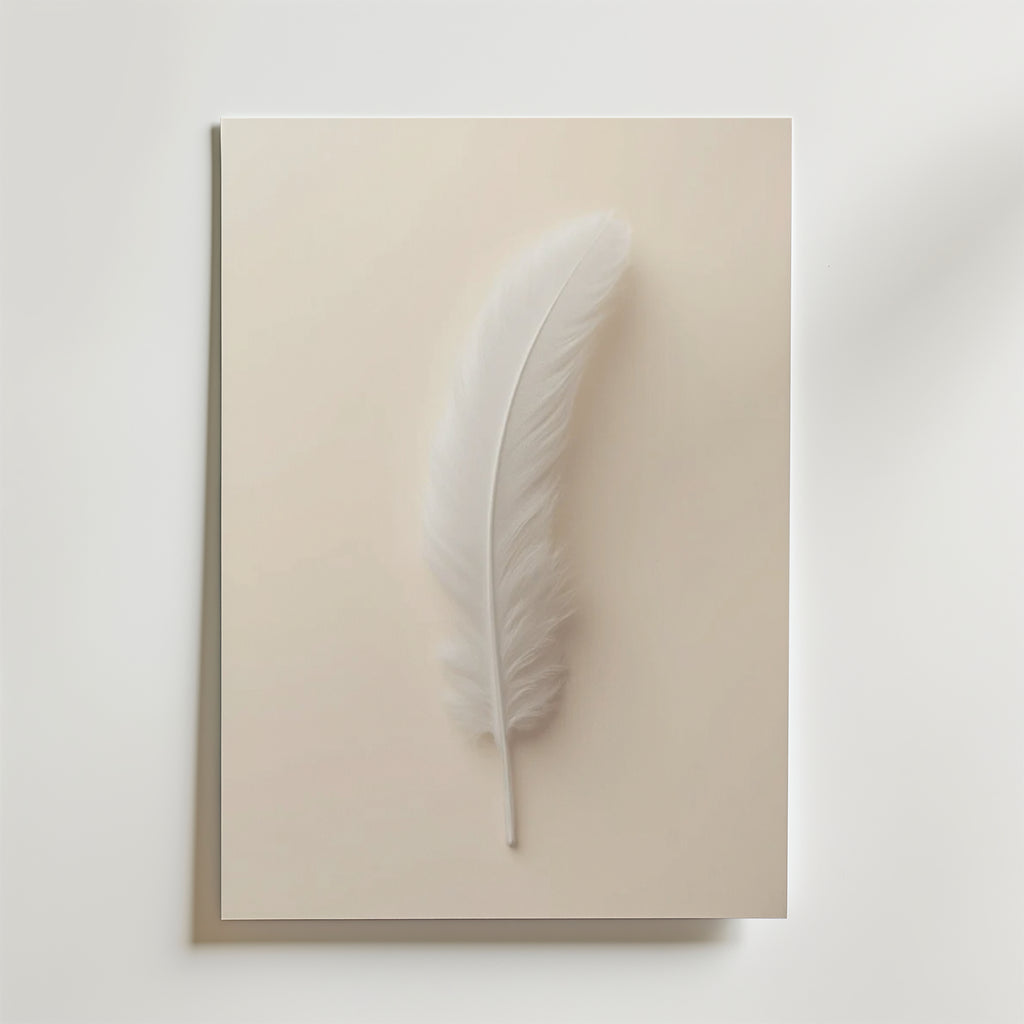 En vit fjäder vilar centrerad på en ljusbeige yta och kastar en mild skugga för en lugn, minimalistisk look - perfekt som Bozetto Heaven's Trace Poster, tryckt på FSC-certifierat premiumpapper.