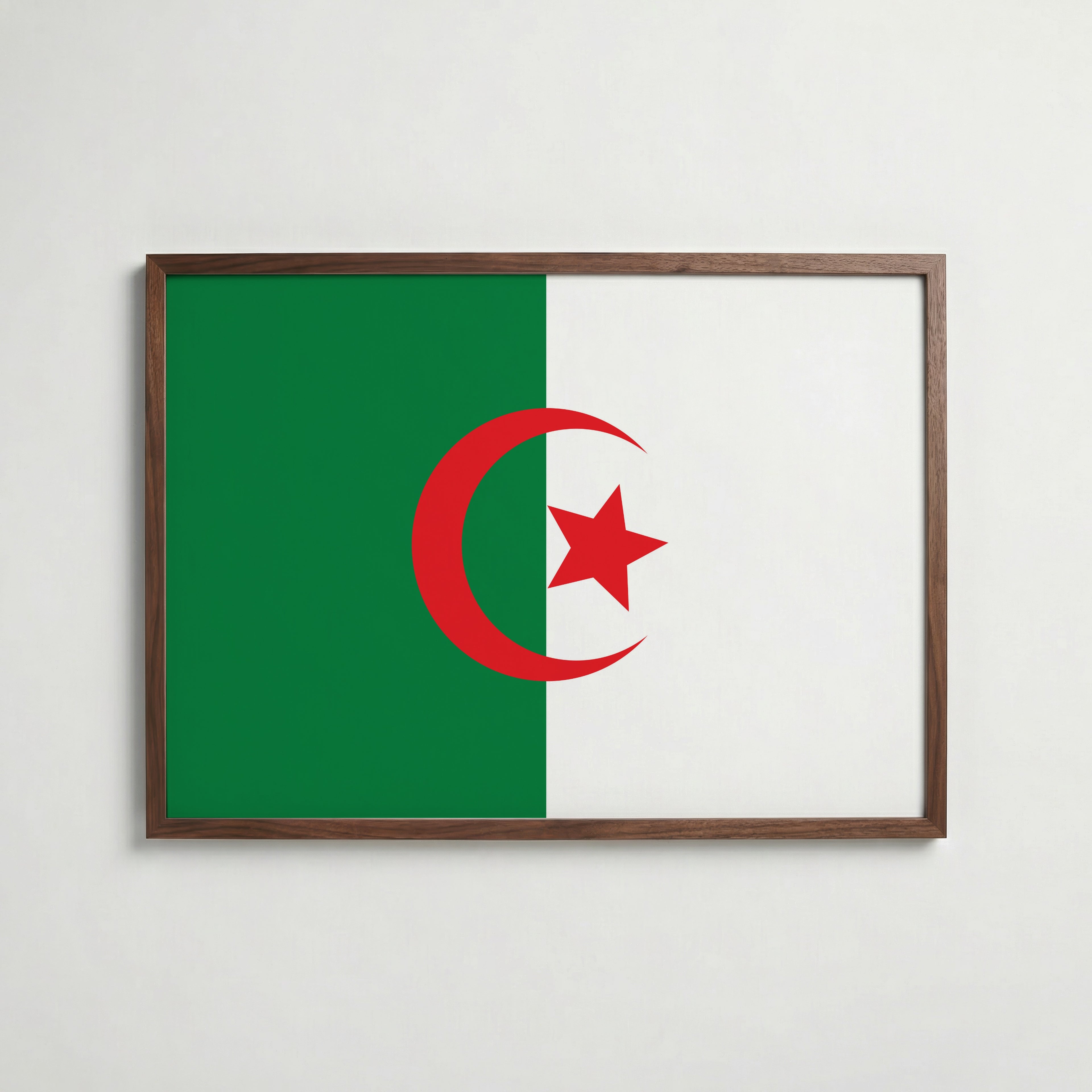 Algeria National Flag Poster i valnötsram – varm konstaffisch för hemmet från Bozetto