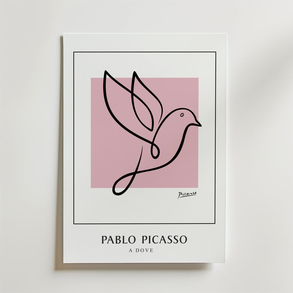 Picasso Bird of Hope Poster från Bozetto visar minimalistisk linjekonst av en duva över en rosa kvadrat. Nedanför är "PABLO PICASSO" och "A DOVE" tryckta i feta svarta versaler.