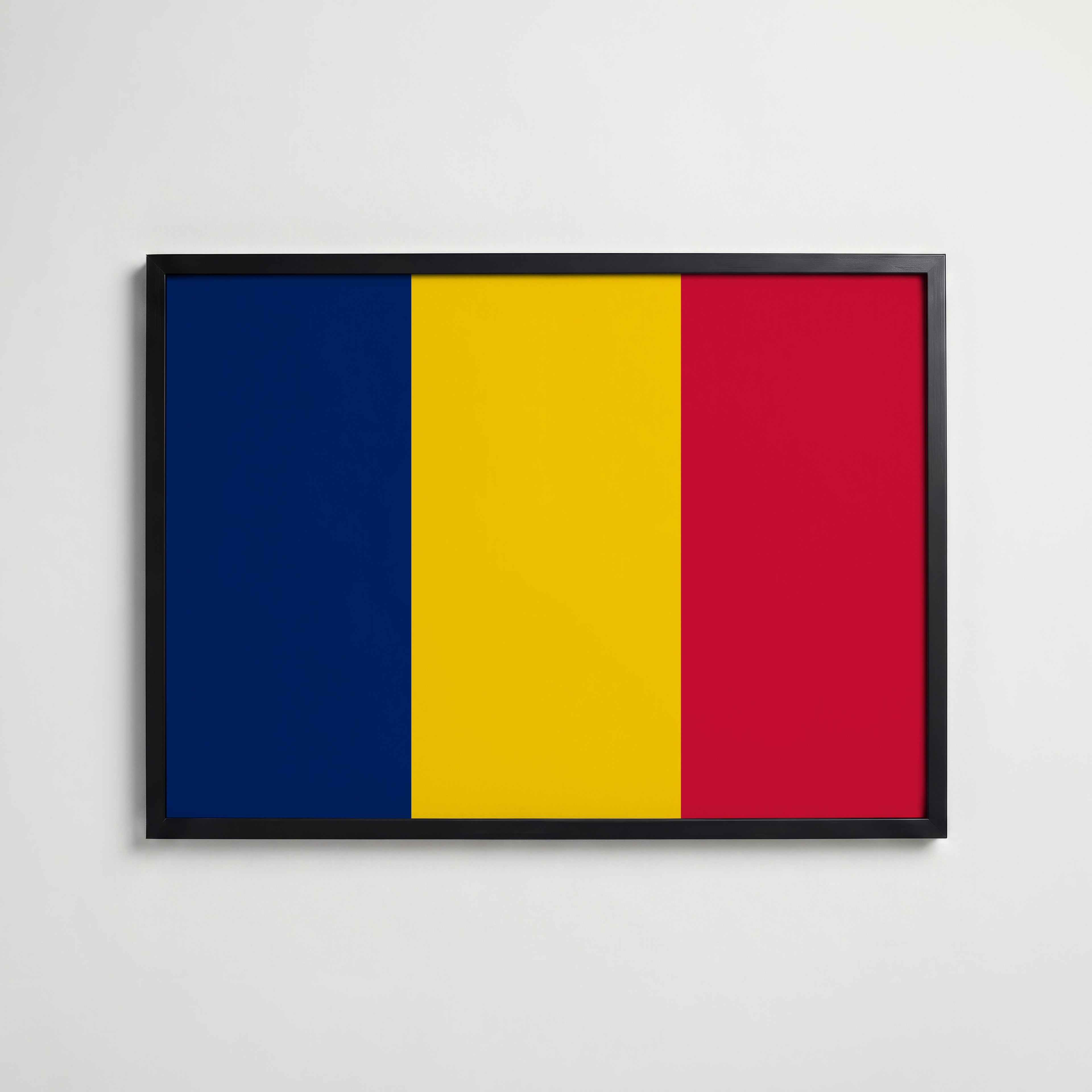 Chad National Flag Poster i svart ram – stilren konsttryck som väggdekor från Bozetto
