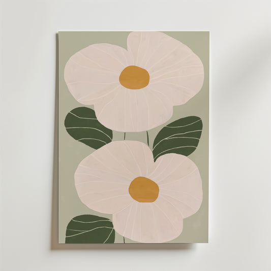 Minimalist green leaves Poster från Bozetto med två blekrosa blommor och tre mörkgröna blad på ljusgrön bakgrund. Tryckt på FSC-certifierat premiumpapper - perfekt för ett modernt, hållbart hem.