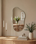Orsasjön – Asymmetrisk spegel 35×60 cm – stilren designspegel för hall, badrum eller sovrum hos Bozetto