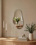Fryken – Asymmetrisk spegel 40×65 cm – stilren designspegel för hall, badrum eller sovrum hos Bozetto