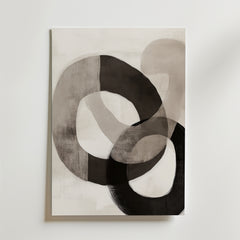 Bozetto Interlocking Circles Poster har abstrakta cirklar i svart, grått och beige på en ljus bakgrund. Postern är tryckt på premiumpapper med en lyxigt matt yta och ger en minimalistisk och modern touch till alla rum.
