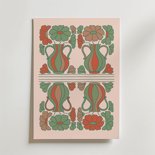 Bozetto Folk Bloom Poster har en symmetrisk, vintageinspirerad blomsterdesign med gröna och orange handgjort krus, accentuerat av röda och gröna stiliserade blommor på en ljusrosa bakgrund.