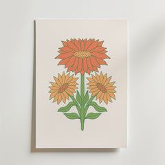 Bozetto Sunburst Blooms Poster föreställer tre orange och gula solrosor med gröna blad på en vit bakgrund - en perfekt väggkonst för att ge somrig inredning till alla rum.