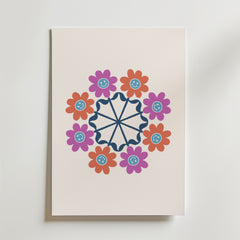 Bozetto Geometric Floral Mandala Poster visar röda och lila tecknade blommor i ett cirkulärt mönster runt en marinblå mandala på en ljus bakgrund - perfekt för dig som gillar färgglad fotokonst.