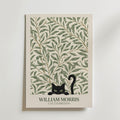 Cat in the Willow Bough William Morris Poster – svart katt i William Morris pilkvistmönster i kräm och grönt