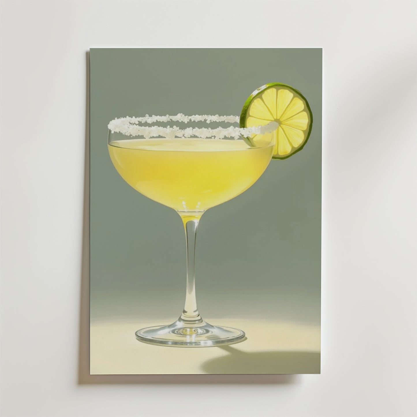 Bozetto Golden Margarita Drink Poster föreställer ett cocktailglas med en gul drink, limehjul och saltkant mot en ljus bakgrund - perfekt för att skapa en levande stil i ditt rum.