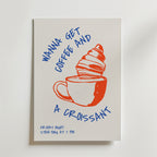 Get Coffee And Croissant Poster by Bozetto föreställer en kaffekopp med en croissant och texten "WANNA GET COFFEE AND A CROISSANT". En perfekt kökstavla eller brunchkonst att bjuda in vännerna till - fredag kväll från 19.00.
