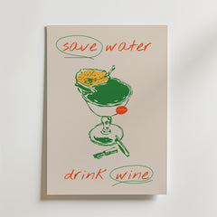 Save Water Drink Wine Poster by Bozetto föreställer en lekfull vinglas med citron, "save water" och "drink wine" i röda och gröna handskrivna typsnitt - en charmig köksdekoration eller present till vinälskare.