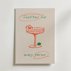 Bozetto "Cocktail For Every Person Poster" visar en orange cocktail med garnityr och grön-orange skrift på en minimal benvit bakgrund - perfekt som snygg konst för din barvägg.