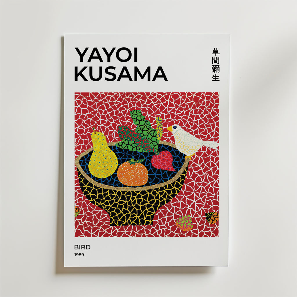 Yayoi Kusama Polka Feast Poster by Bozetto har japanska tecken, Kusamas namn, levande frukter och en fågel samt titeln BIRD (1989), tryckt på FSC-certifierat premiumpapper för en högkvalitativ finish.