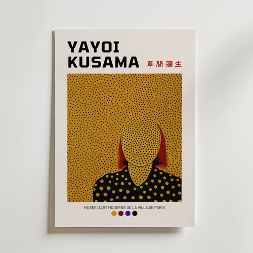 Yayoi Kusama Abstract Face Poster by Bozetto har en stiliserad, prickig siluett med japansk text, tryckt på FSC-certifierat premiumpapper med högkvalitativ finish. Text nedan: Musée d'Art Moderne de la Ville de Paris.